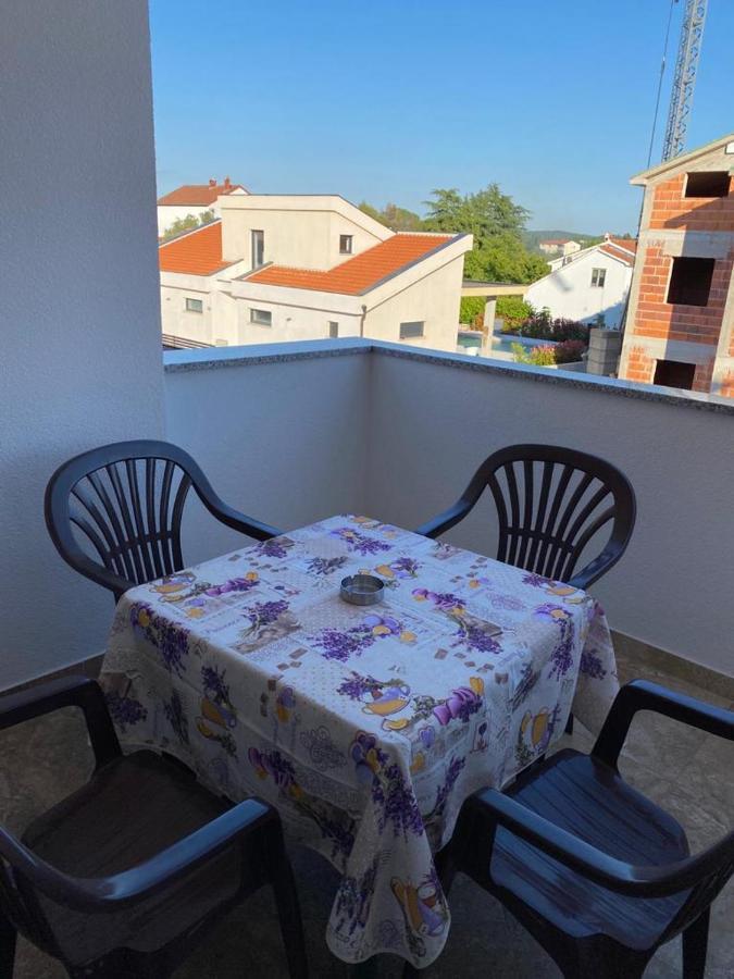 Apartments Ivana With The Pool روفينجسكو سيلو المظهر الخارجي الصورة