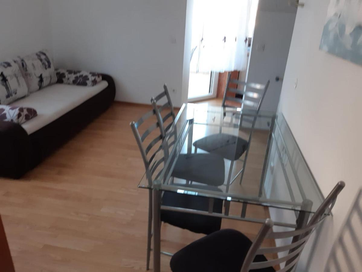 Apartments Ivana With The Pool روفينجسكو سيلو المظهر الخارجي الصورة