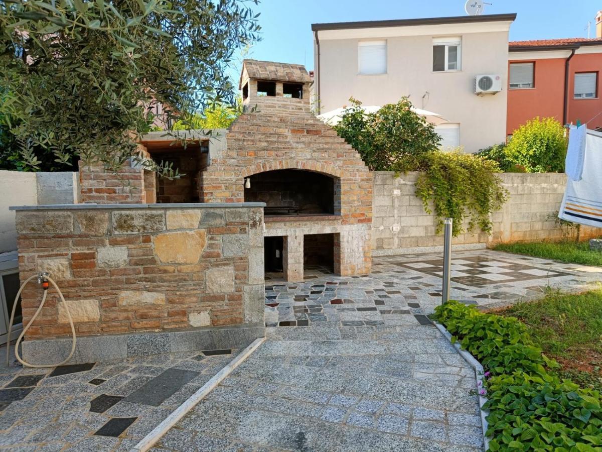 Apartments Ivana With The Pool روفينجسكو سيلو المظهر الخارجي الصورة