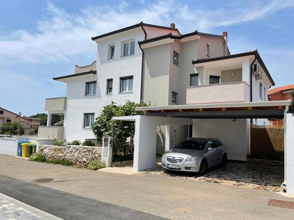 Apartments Ivana With The Pool روفينجسكو سيلو المظهر الخارجي الصورة