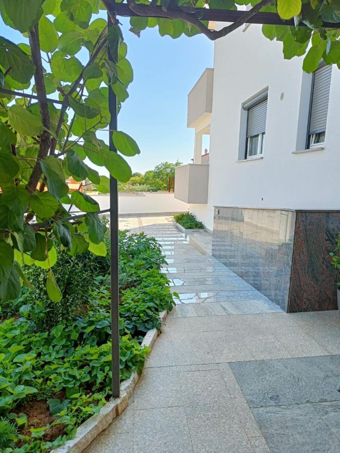 Apartments Ivana With The Pool روفينجسكو سيلو المظهر الخارجي الصورة