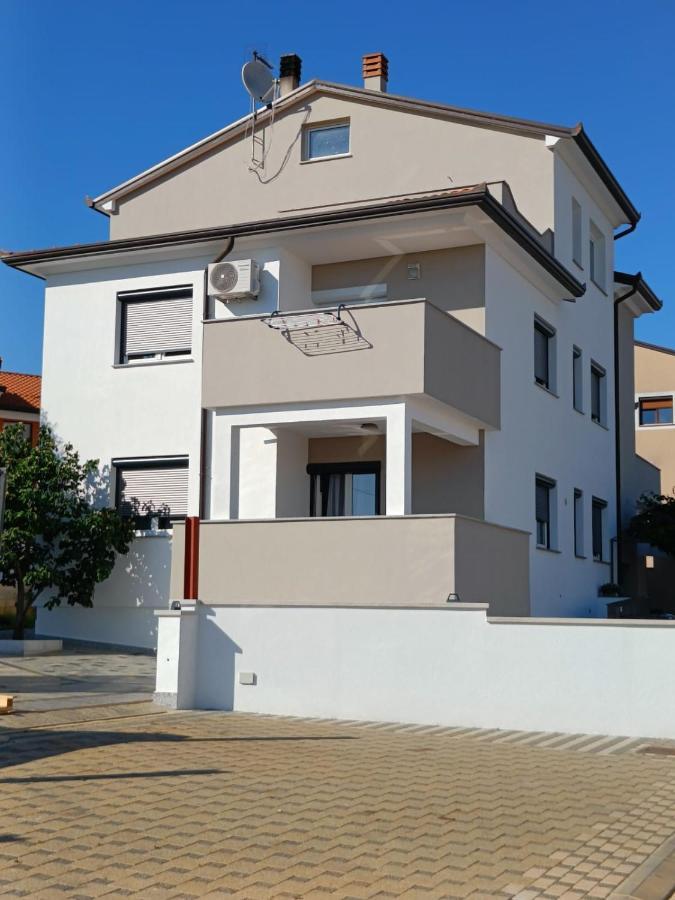 Apartments Ivana With The Pool روفينجسكو سيلو المظهر الخارجي الصورة