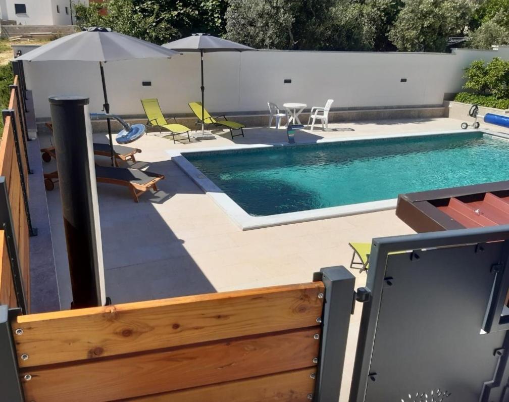 Apartments Ivana With The Pool روفينجسكو سيلو المظهر الخارجي الصورة