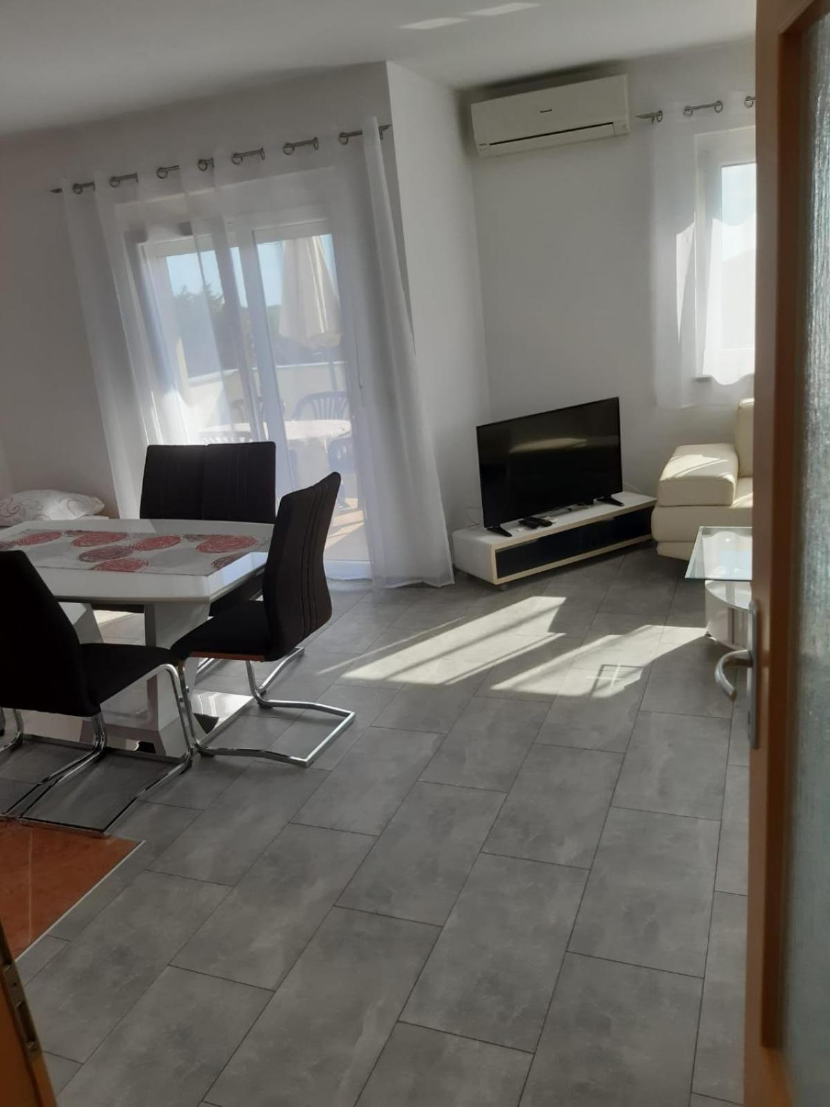 Apartments Ivana With The Pool روفينجسكو سيلو المظهر الخارجي الصورة