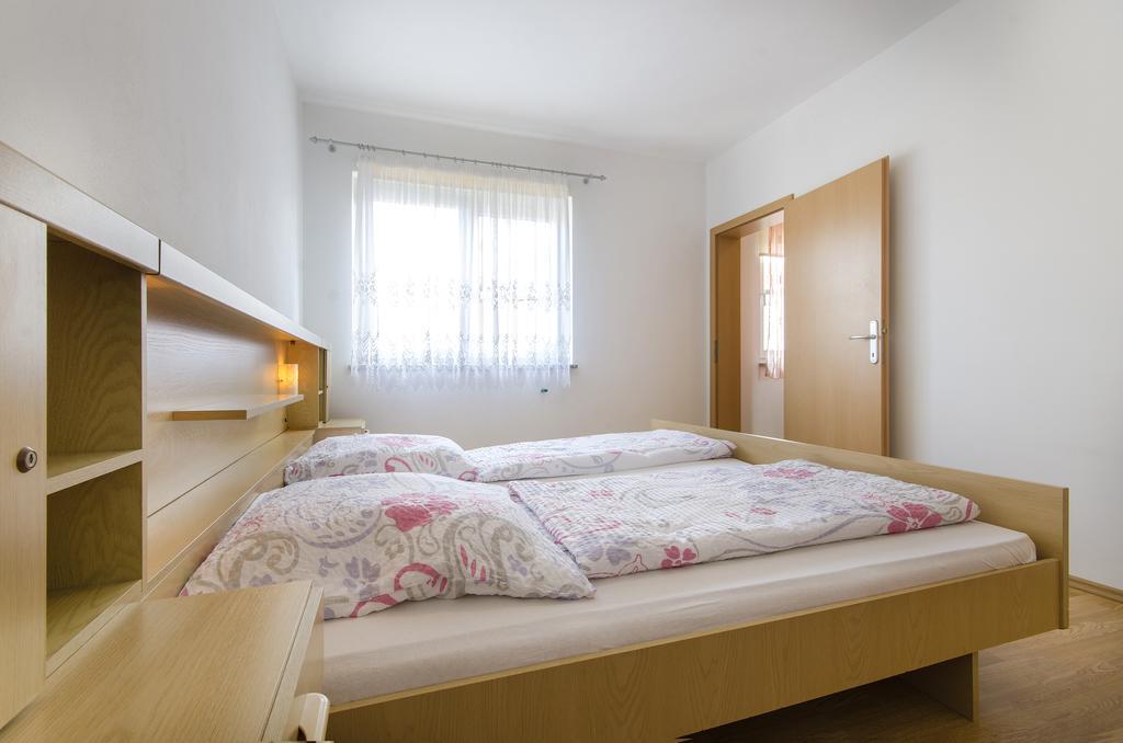 Apartments Ivana With The Pool روفينجسكو سيلو المظهر الخارجي الصورة
